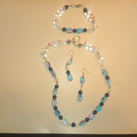 3pc Jewelry Set incl Necklace, bracelet & earrings - Picture 5 of 5